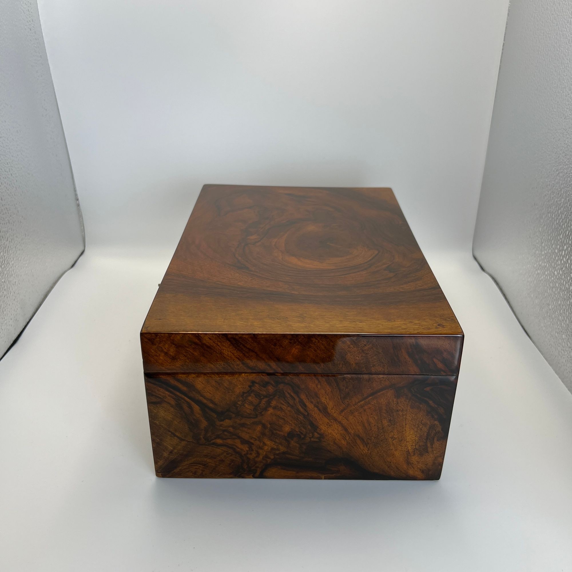 Biedermeier Walnut Box, Austria, circa 1840 - Image 3