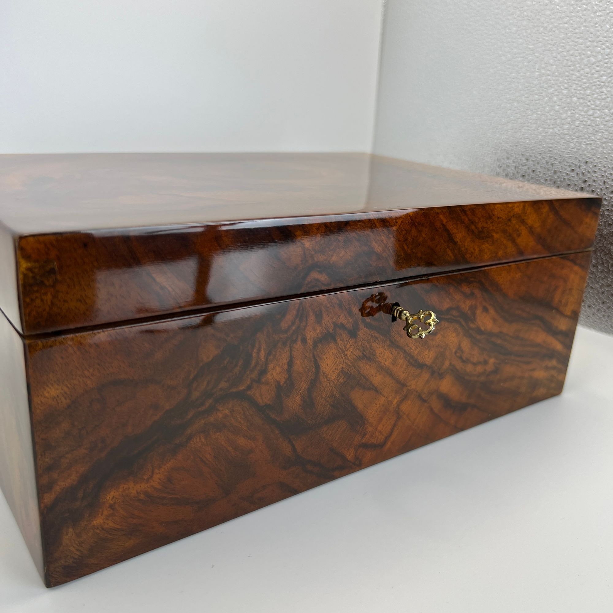 Biedermeier Walnut Box, Austria, circa 1840 - Image 8