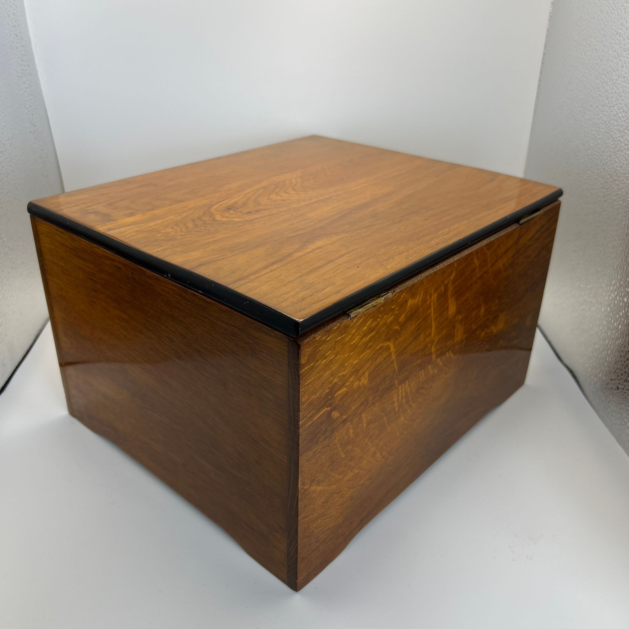 Art Nouveau Oak Box, Partly Ebonized, Austria, circa 1900 - Image 8