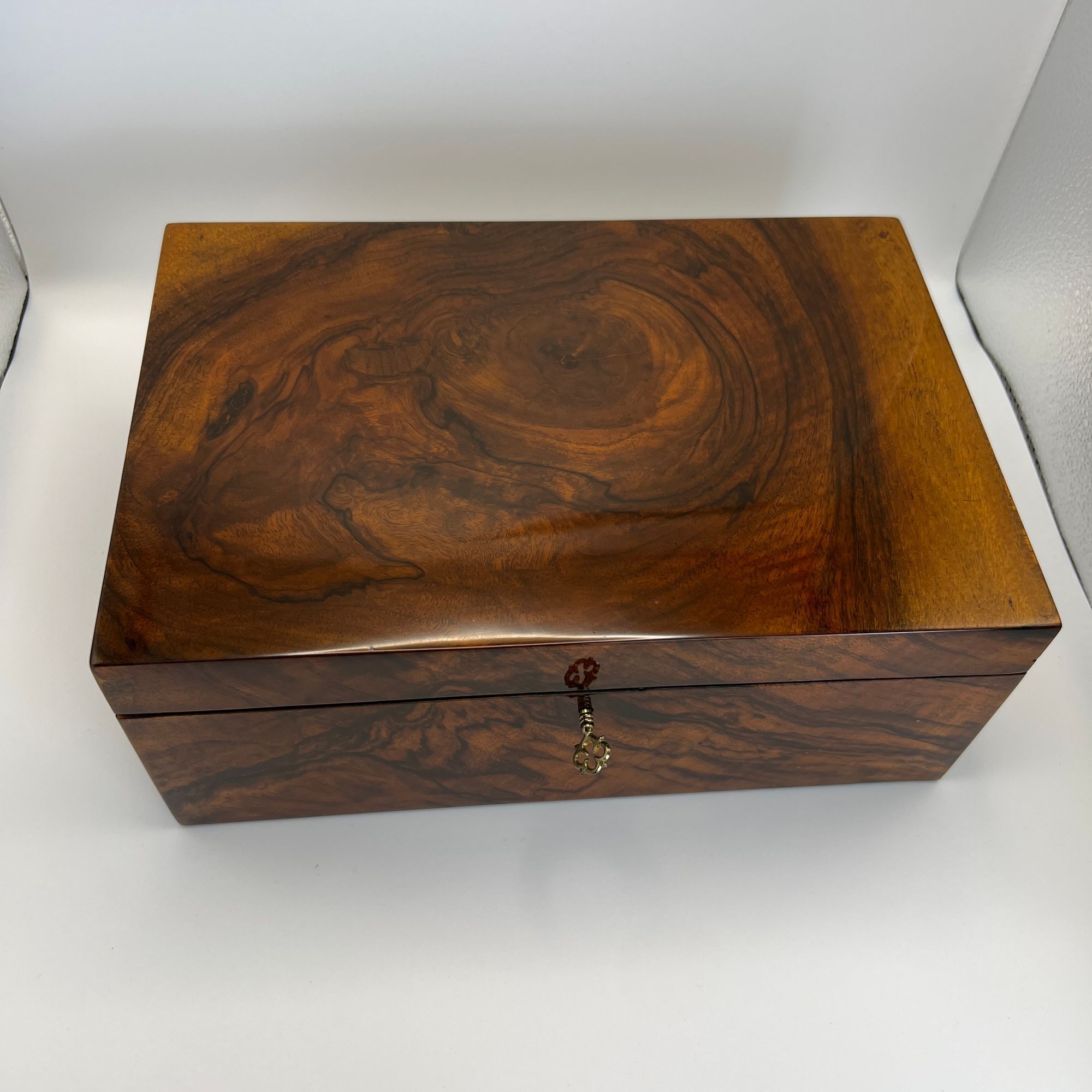 Biedermeier Walnut Box, Austria, circa 1840 - Image 9