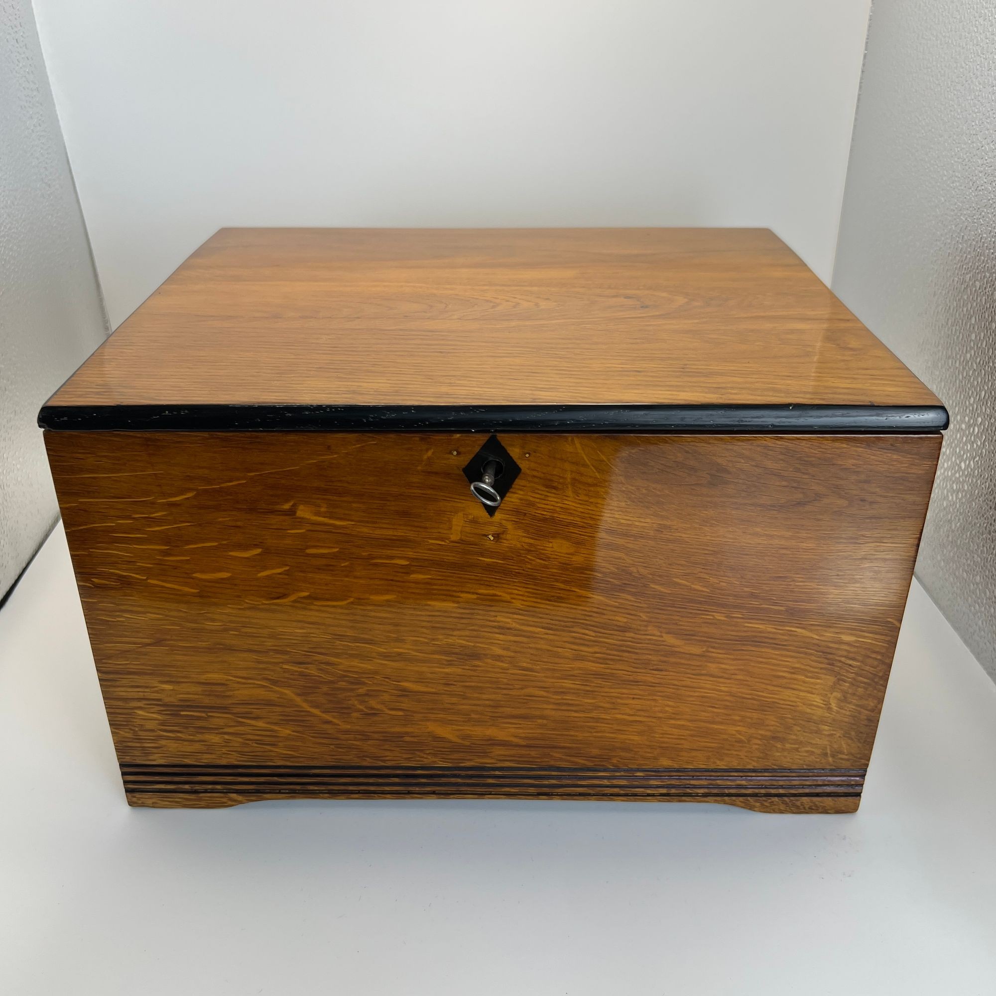 Art Nouveau Oak Box, Partly Ebonized, Austria, circa 1900 - Image 9