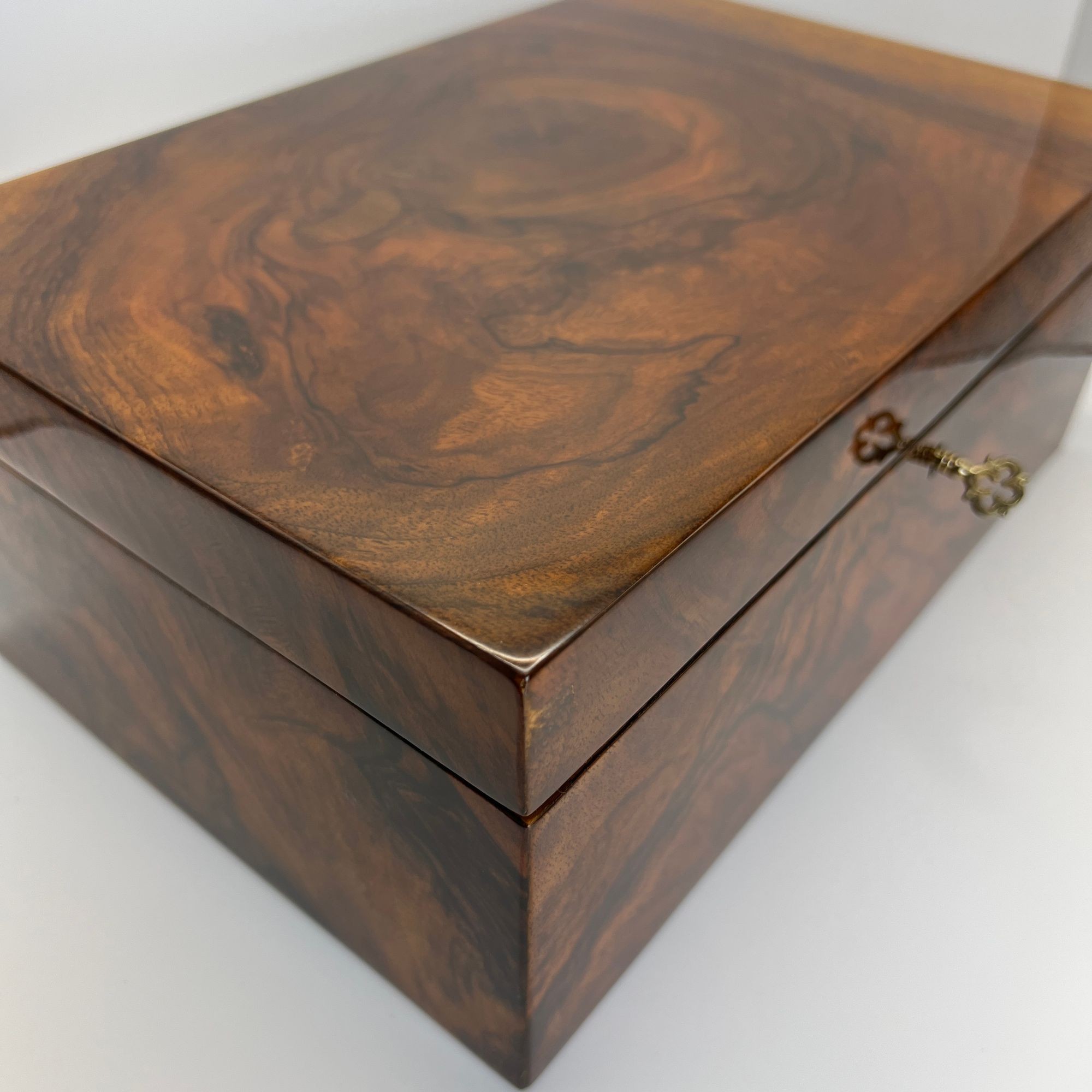 Biedermeier Walnut Box, Austria, circa 1840 - Image 10