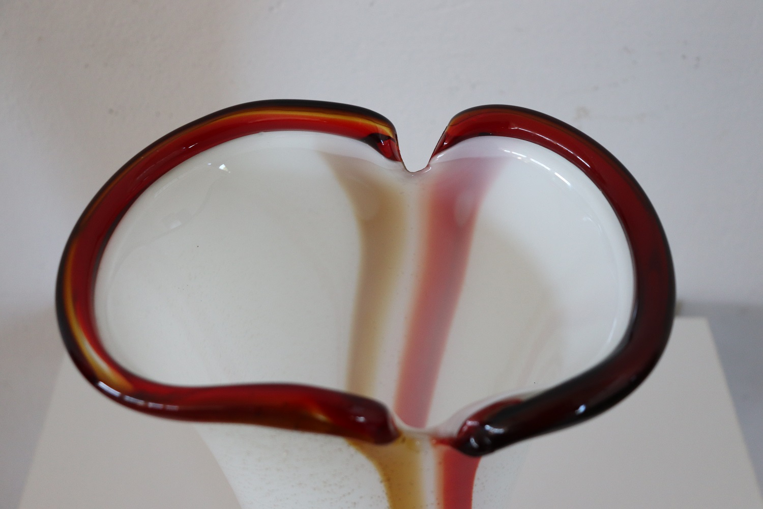 1980s Murano Glass Vase, Italy – White with Gold and Red Accents - Image 5
