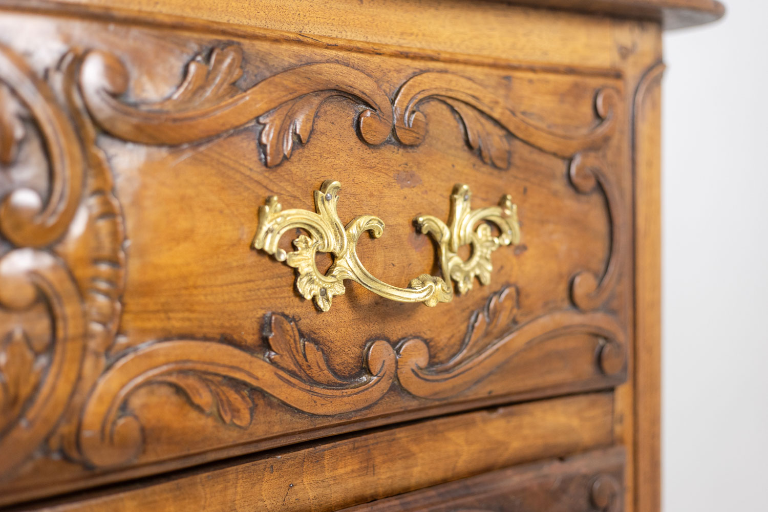 Curved Antique Chest of Drawers, known as a Nîmoise, 18th century. - Image 5