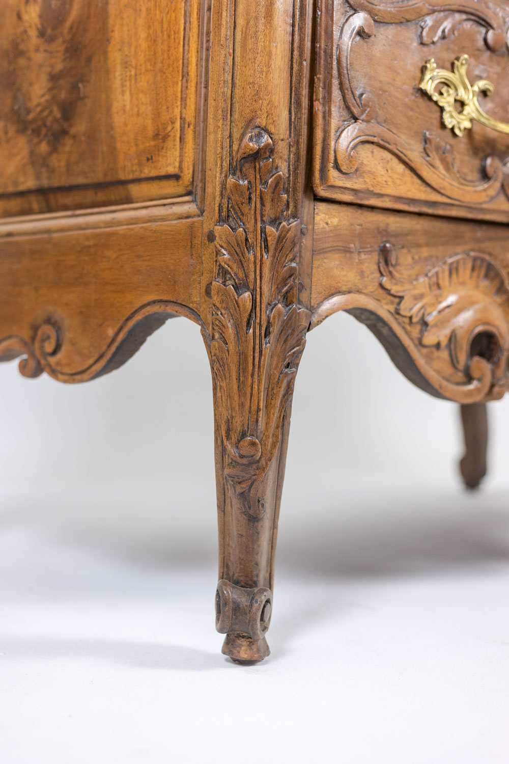 Curved Antique Chest of Drawers, known as a Nîmoise, 18th century. - Image 8