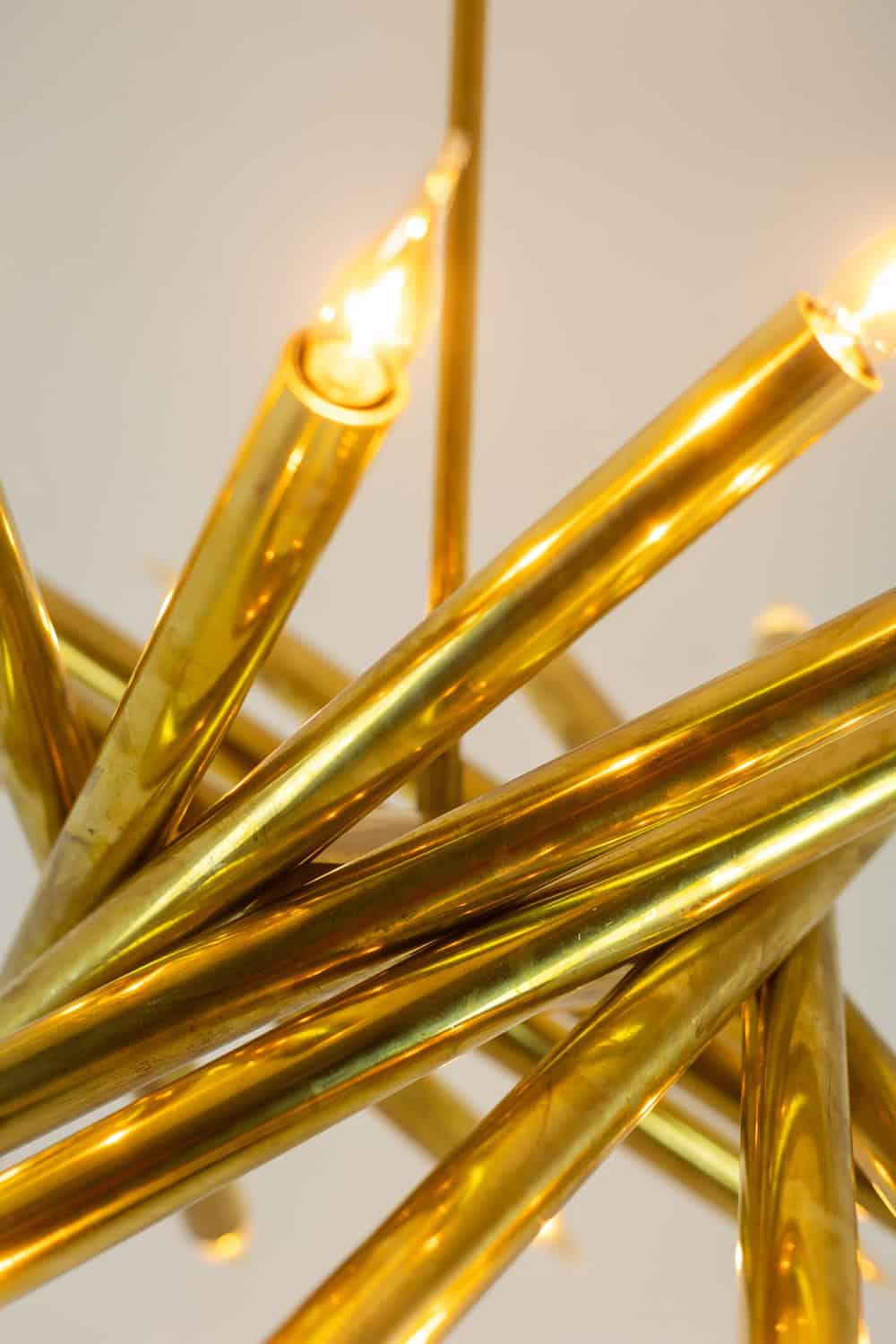 Pair of 24-Light Italian Chandeliers in Patinated Brass, 1980s. - Image 7