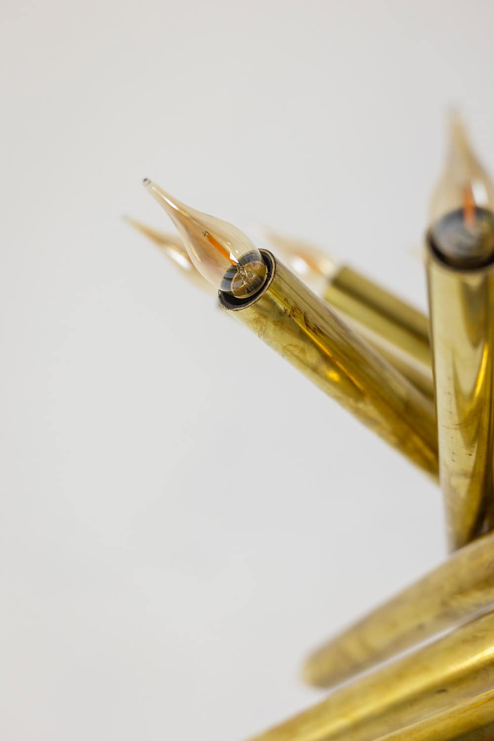 Pair of 24-Light Italian Chandeliers in Patinated Brass, 1980s. - Image 9