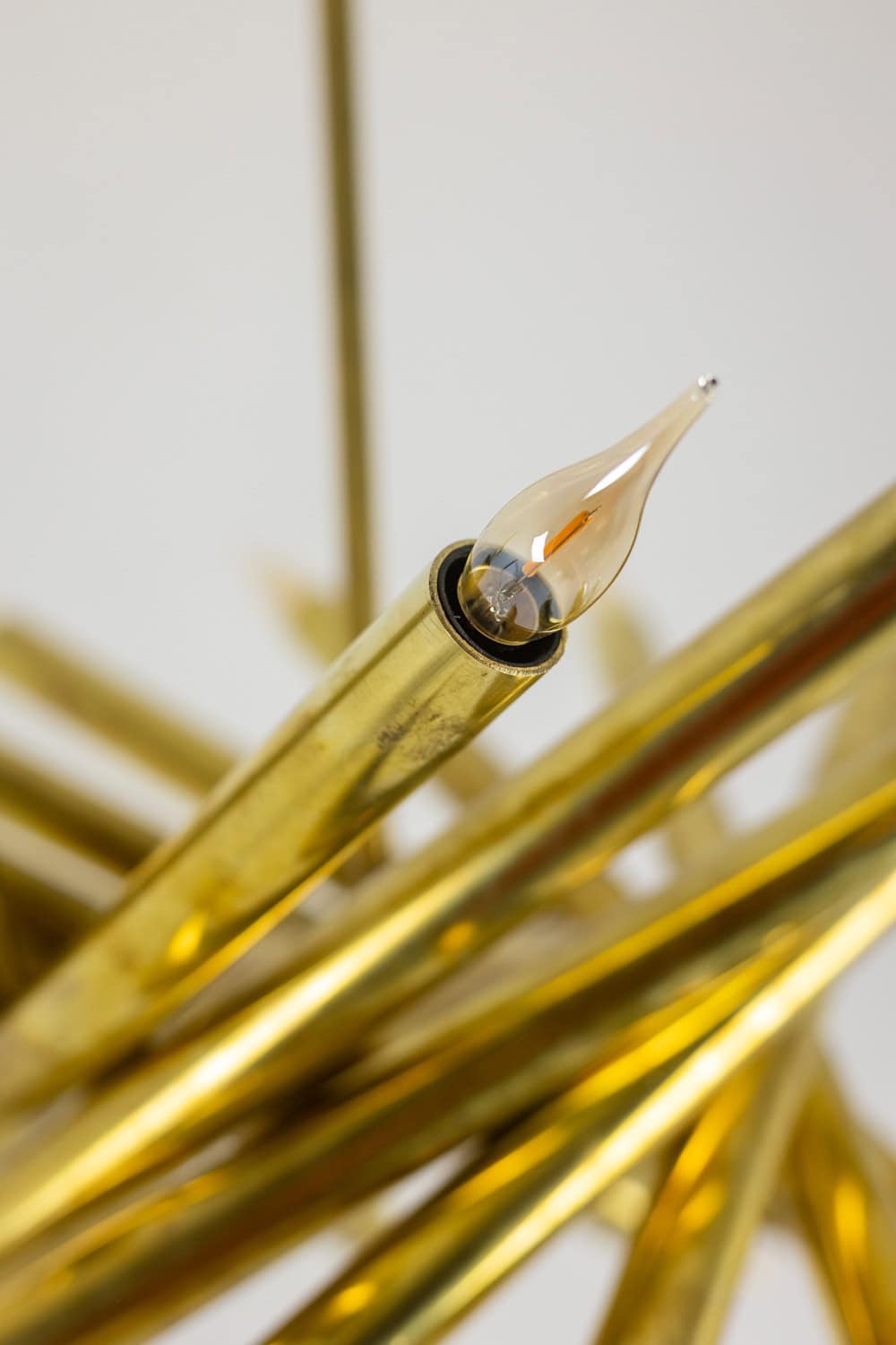 Pair of 24-Light Italian Chandeliers in Patinated Brass, 1980s. - Image 10