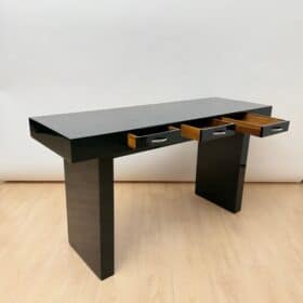 Italian Mid-Century Design Console, Green Lacquer, Italy circa 1970