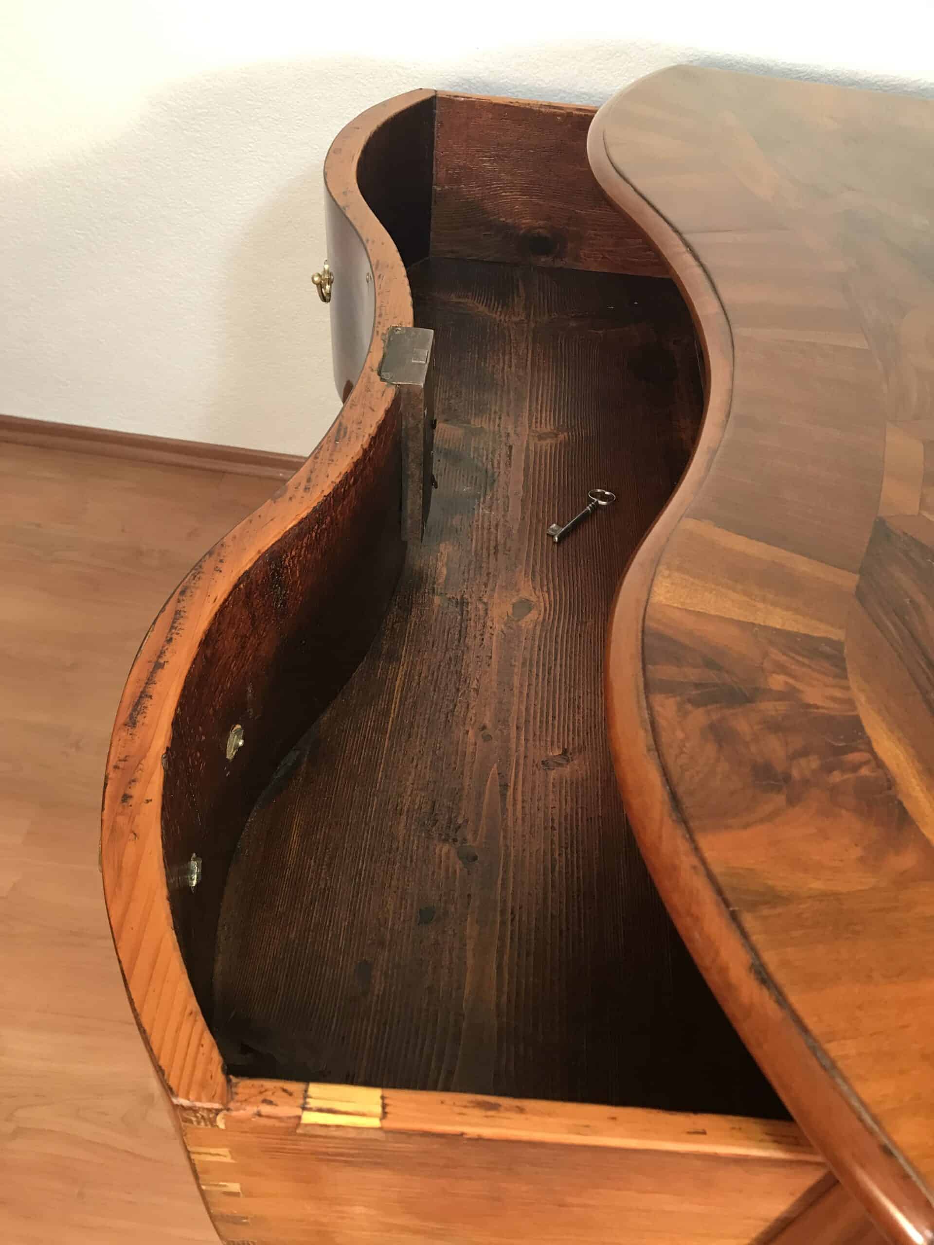 German Baroque Chest of Drawers, 1750 - Image 9