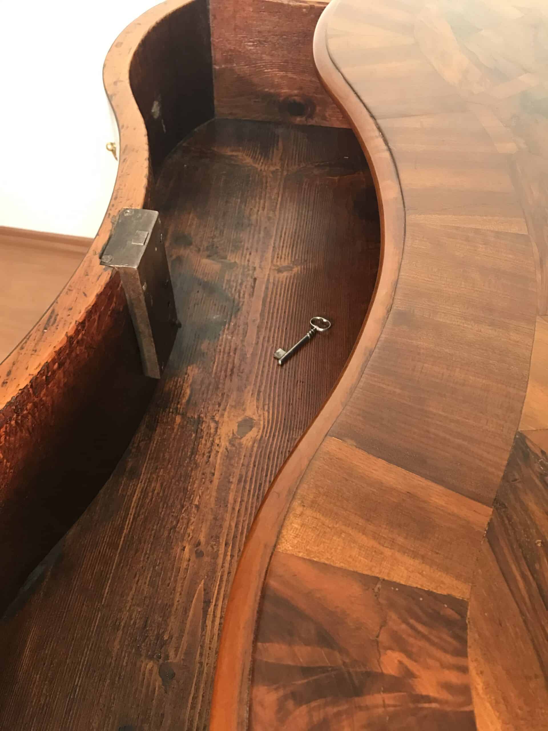 German Baroque Chest of Drawers, 1750 - Image 10