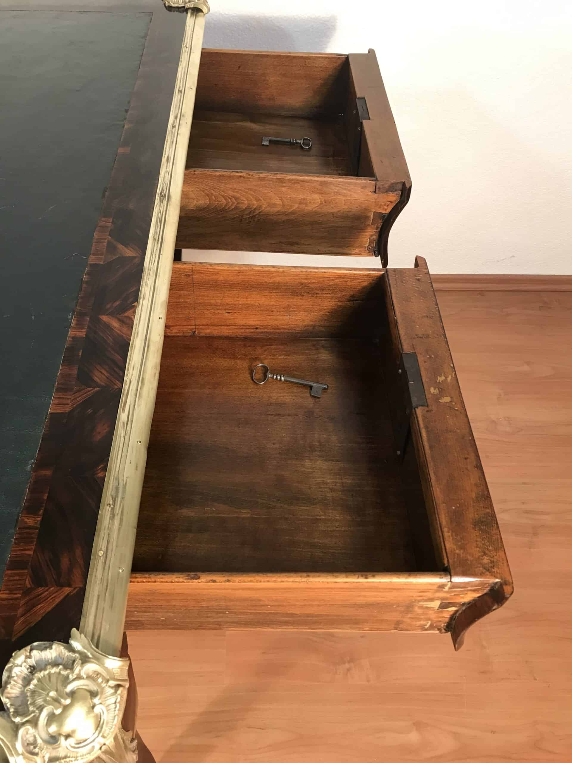 18th Century French Bureau Plat Desk in Kingwood, 1750 - Image 3