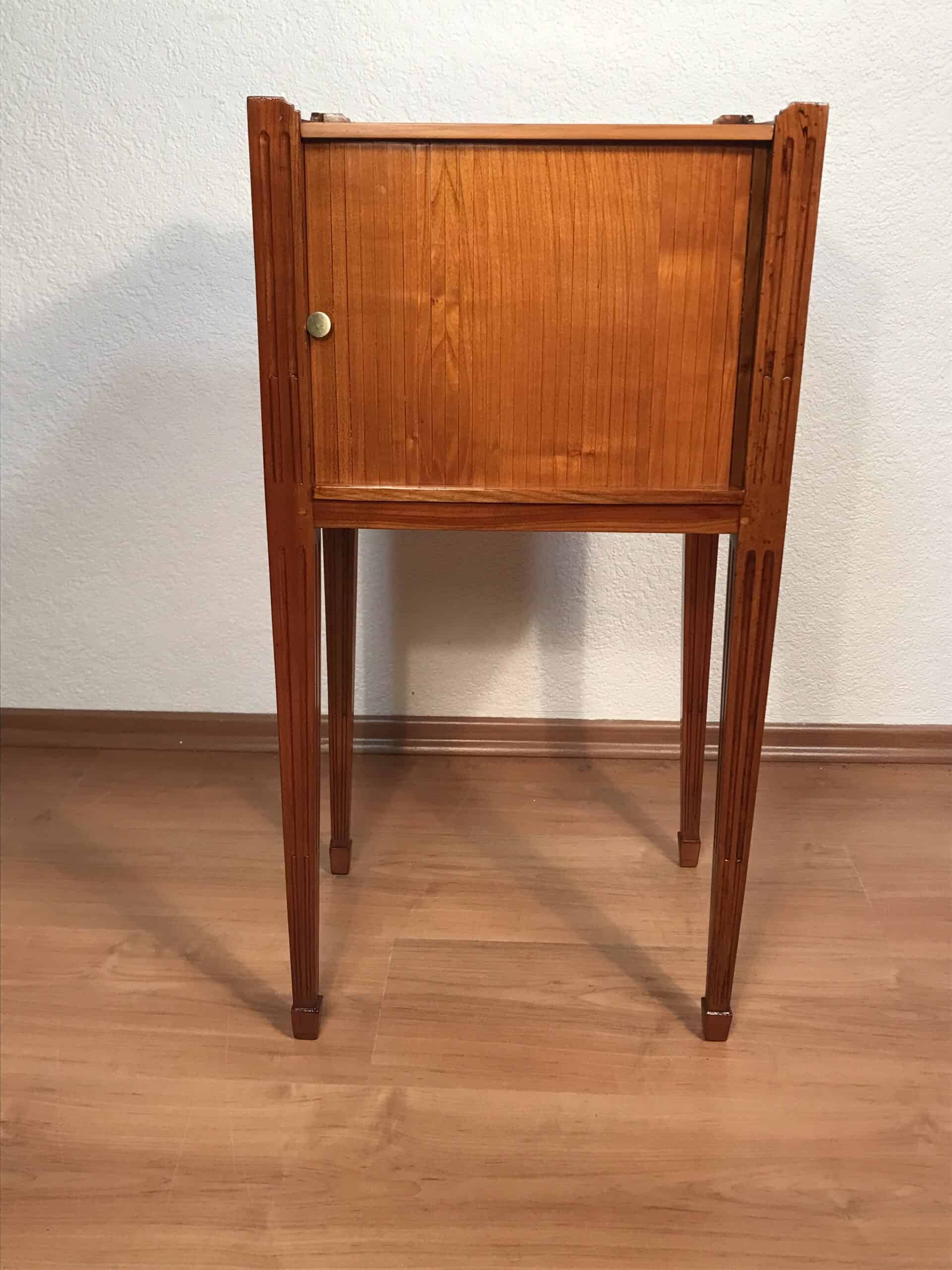 Neoclassical Cherry Wood Nightstand or Side Table, circa 1800 - Image 3