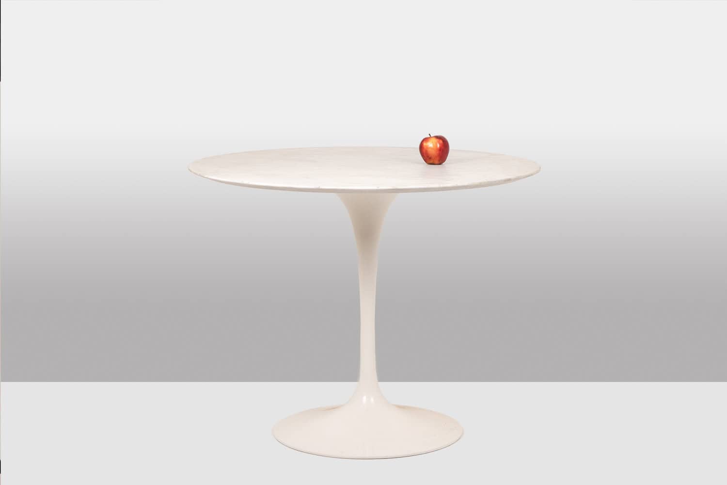 Eero Saarinen, for Knoll International. Tulip side table. Circa 1970 - Image 2