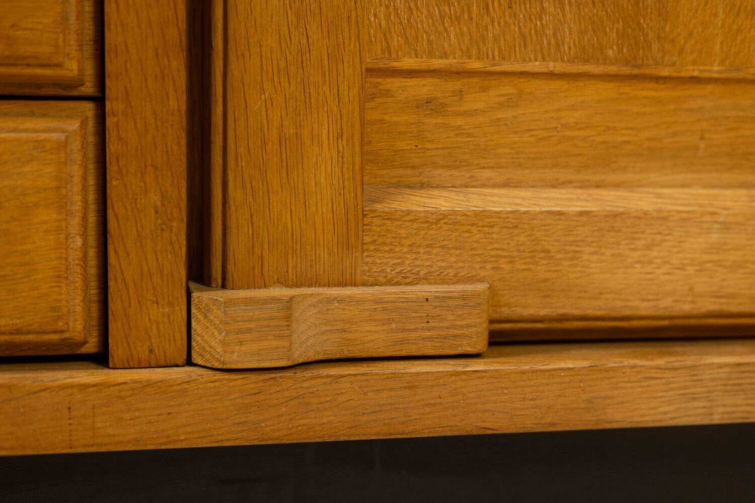 Guillerme and Chambron. Oak wardrobe with built-in writing desk. 1970s–80s - Image 11