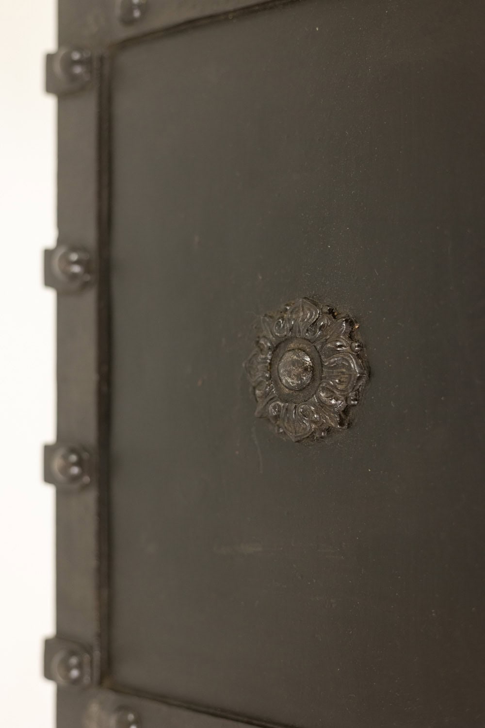 Antique Bauche Metal Travel Safe - Insignia Detail - Styylish