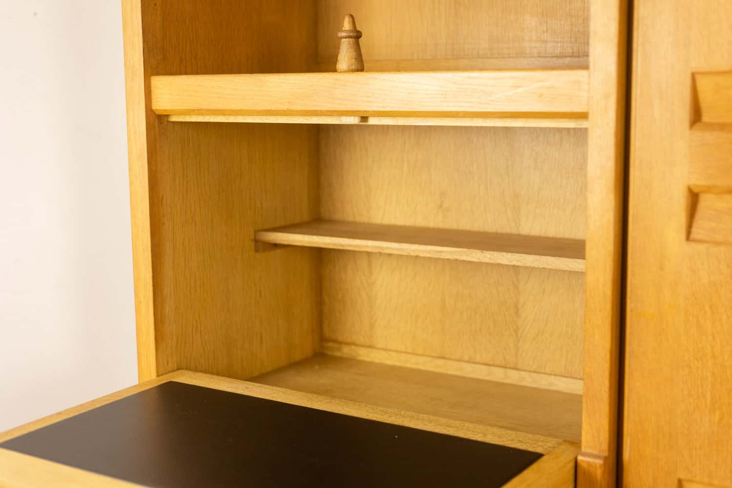 Guillerme and Chambron. Oak wardrobe with built-in writing desk. 1970s–80s - Image 16