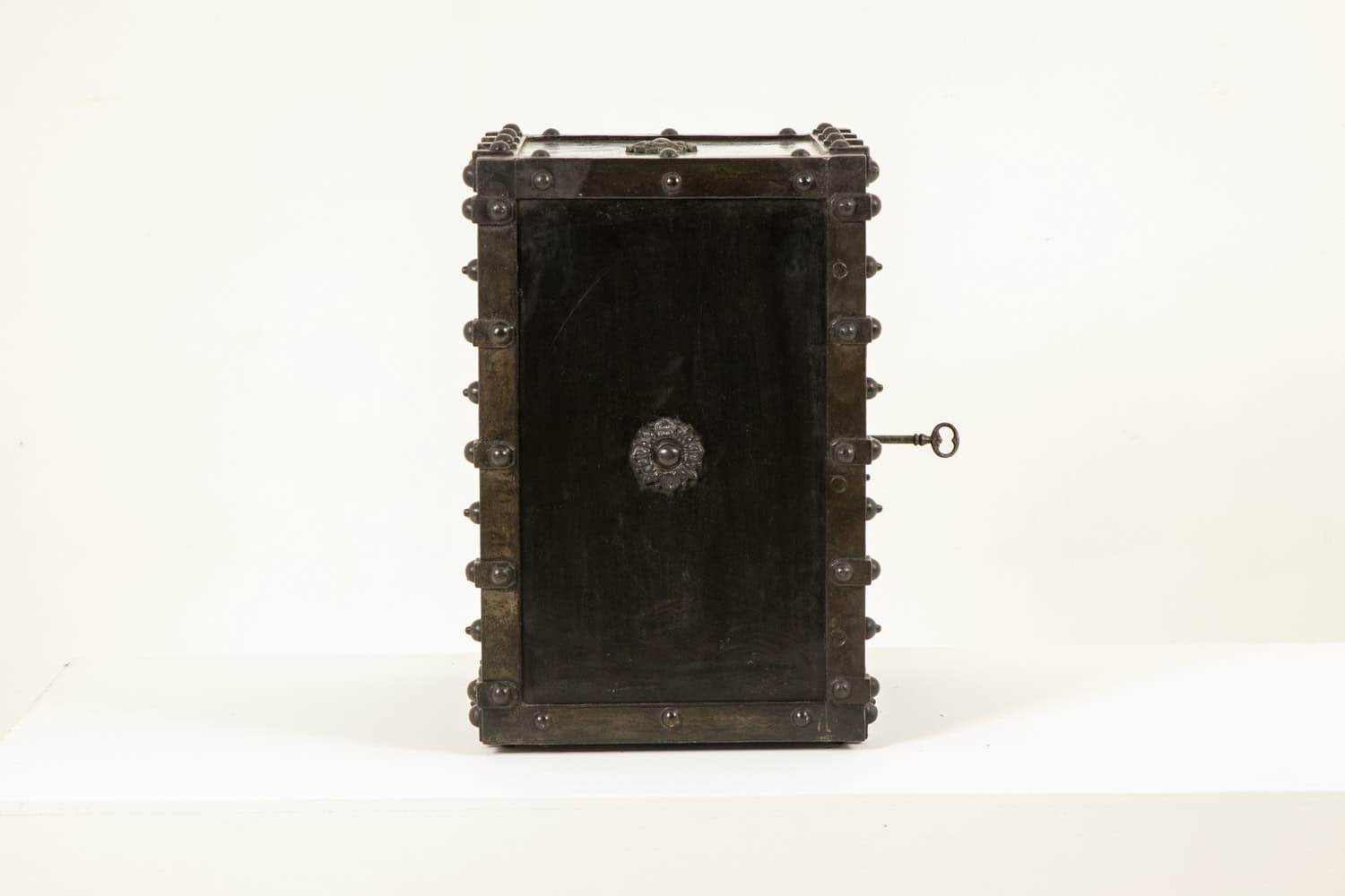 Antique Bauche Metal Travel Safe - Detail Two - Styylish