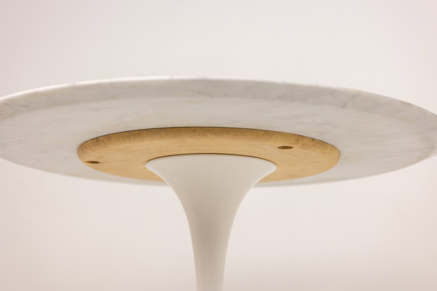 Eero Saarinen, for Knoll International. Tulip side table. Circa 1970 - Image 5