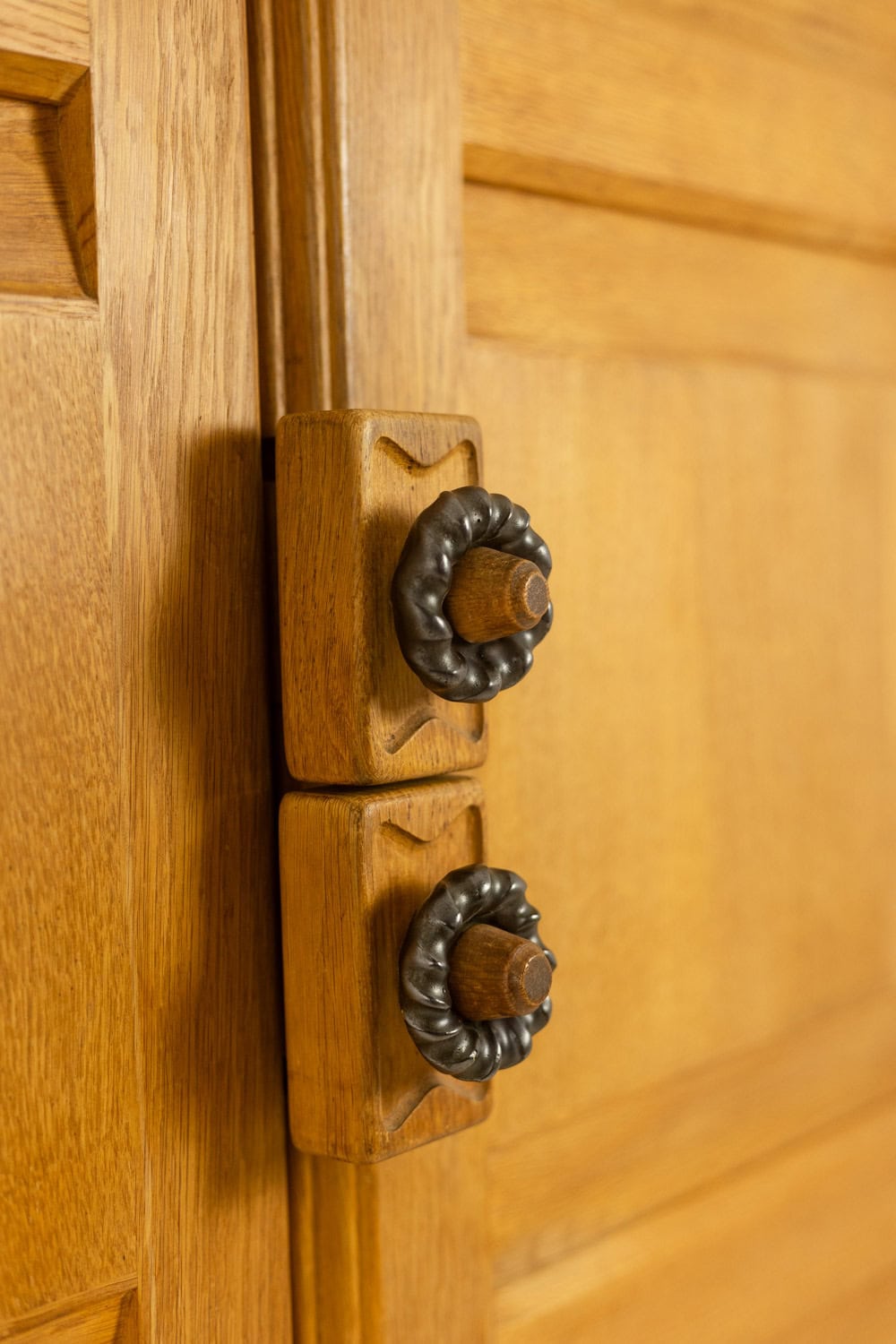 Guillerme and Chambron. Oak wardrobe with built-in writing desk. 1970s–80s - Image 7