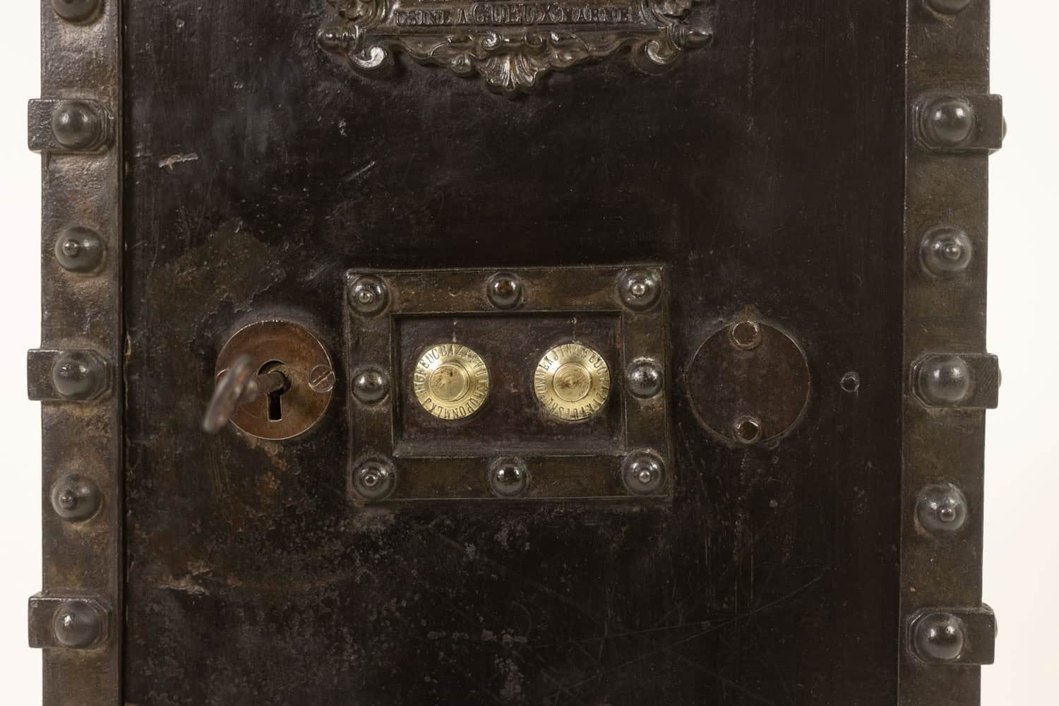 Antique Bauche Metal Travel Safe - Lock Detail - Styylish