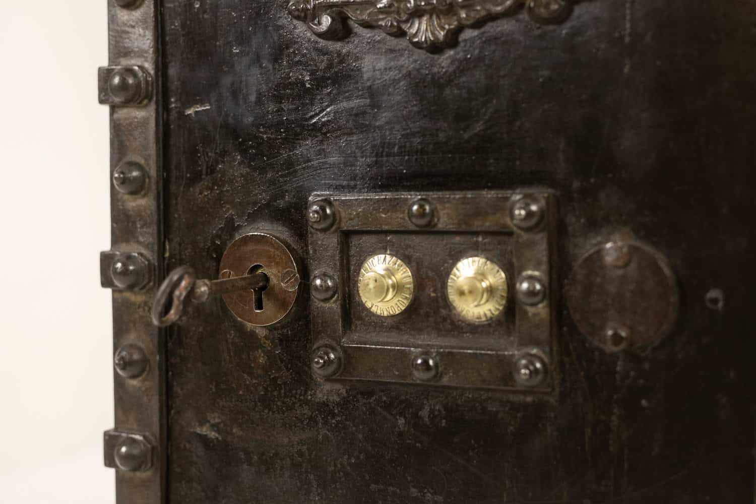 Antique Bauche Metal Travel Safe - Lock Detail Two - Styylish