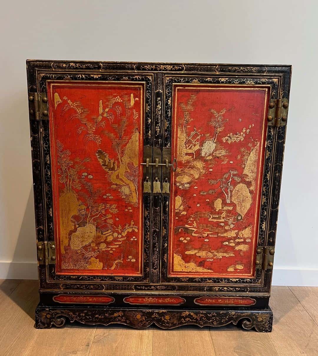Lacquered Chinoiserie Cabinet, French Art Déco, circa 1940 - Image 2