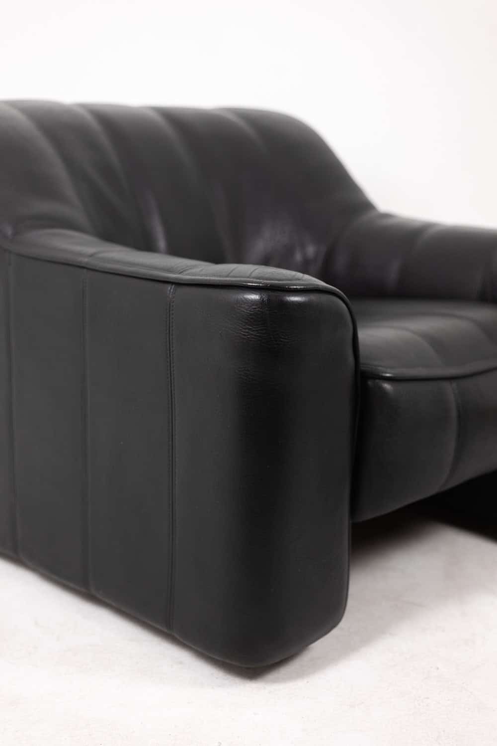 De Sede Black Leather Armchair and Ottoman - Armrest Side View - Styylish