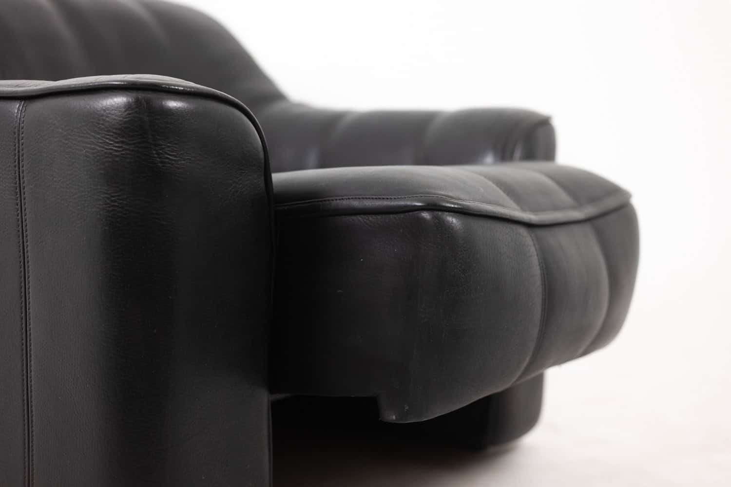 De Sede Black Leather Armchair and Ottoman - Cushion Detail - Styylish