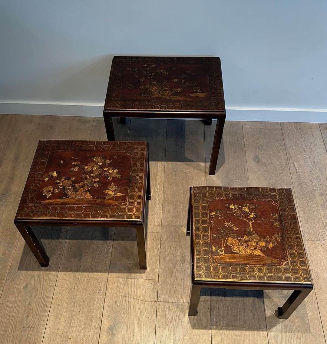 Set of Three Lacquered Nesting Tables with Chinoiserie Decoration, France circa 1940 - Image 12
