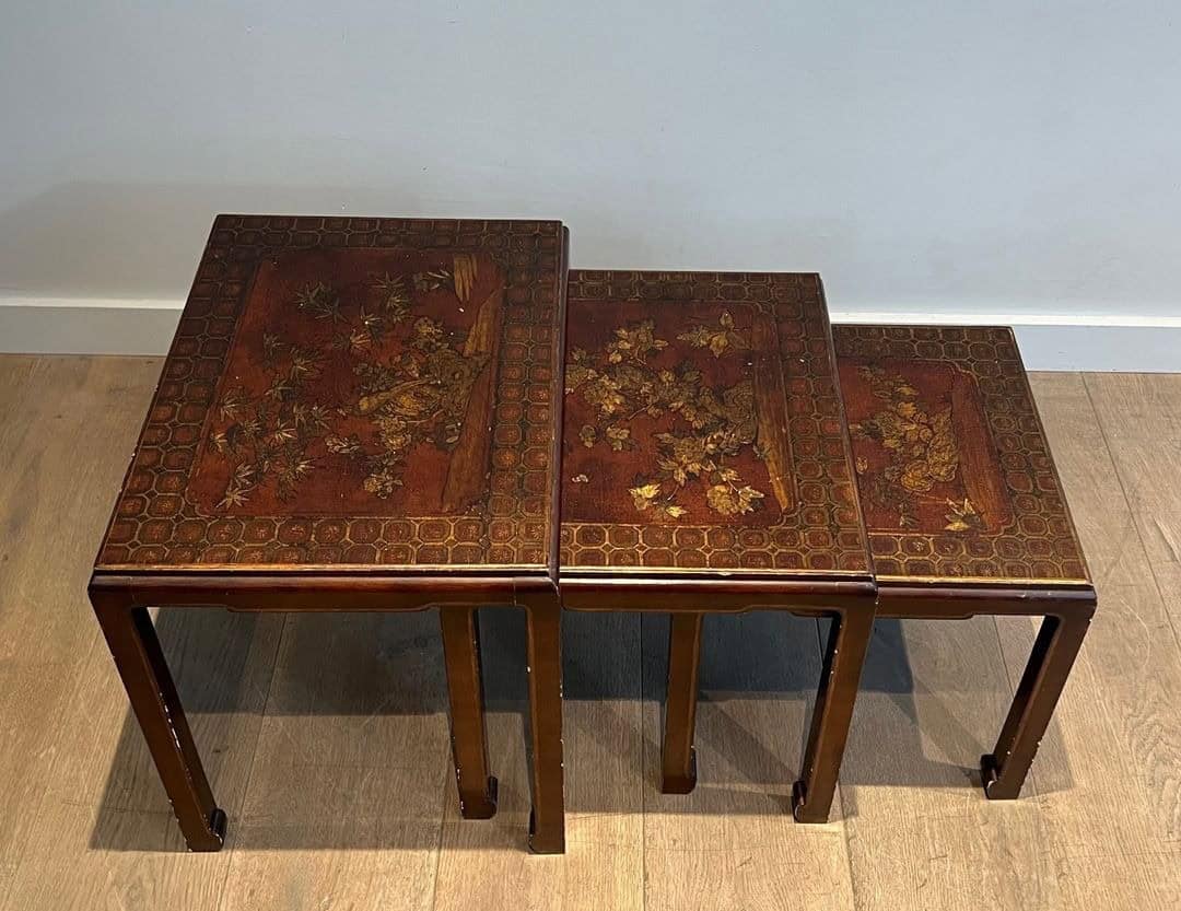 Set of Three Lacquered Nesting Tables with Chinoiserie Decoration, France circa 1940 - Image 4