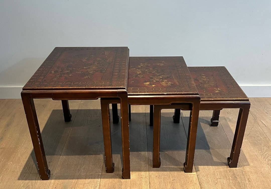 Set of Three Lacquered Nesting Tables with Chinoiserie Decoration, France circa 1940 - Image 5