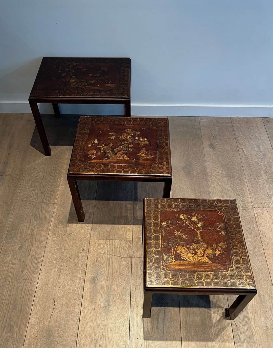 Set of Three Lacquered Nesting Tables with Chinoiserie Decoration, France circa 1940 - Image 6