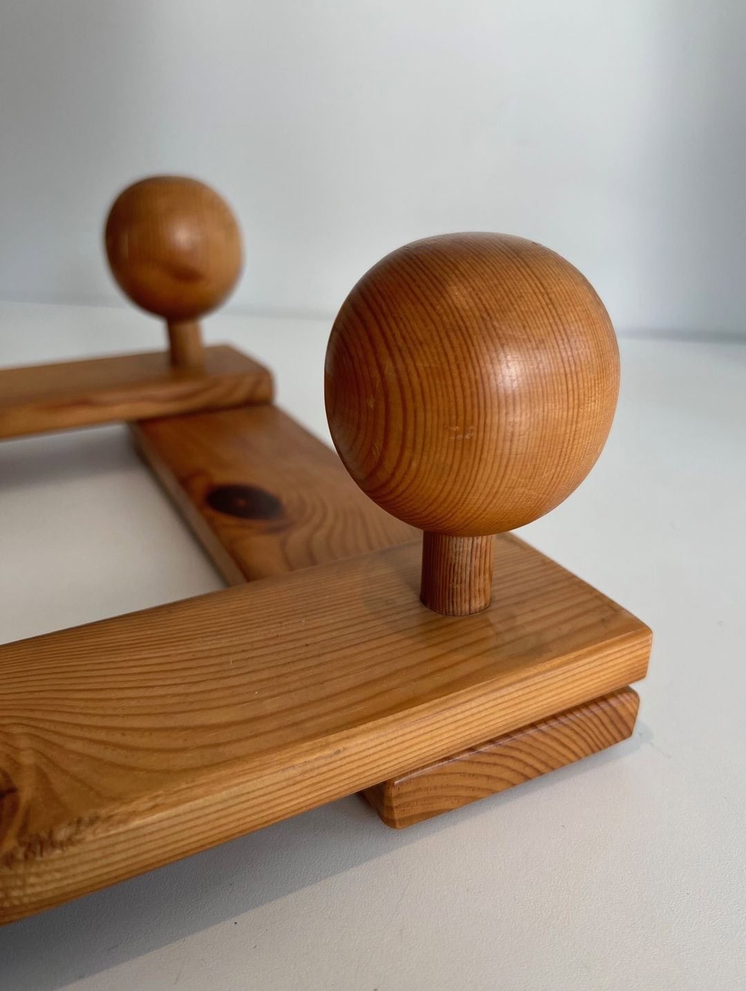 Charlotte Perriand Style Pine Accordion Coat Hanger - Knob Detail - Styylish
