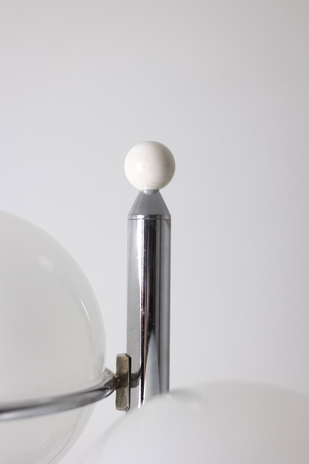 Gino Sarfatti Space-Age Floor Lamp for Arteluce - Top Column Detail - Styylish
