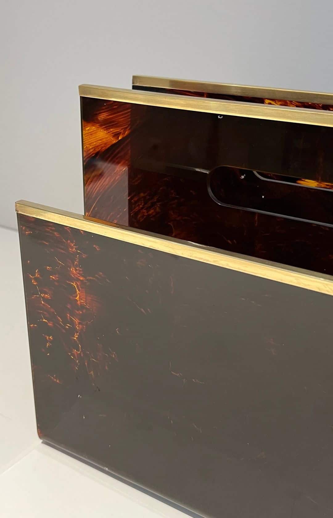 French 1970s Faux Tortoiseshell Plexiglass and Brass Magazine Rack - Image 7