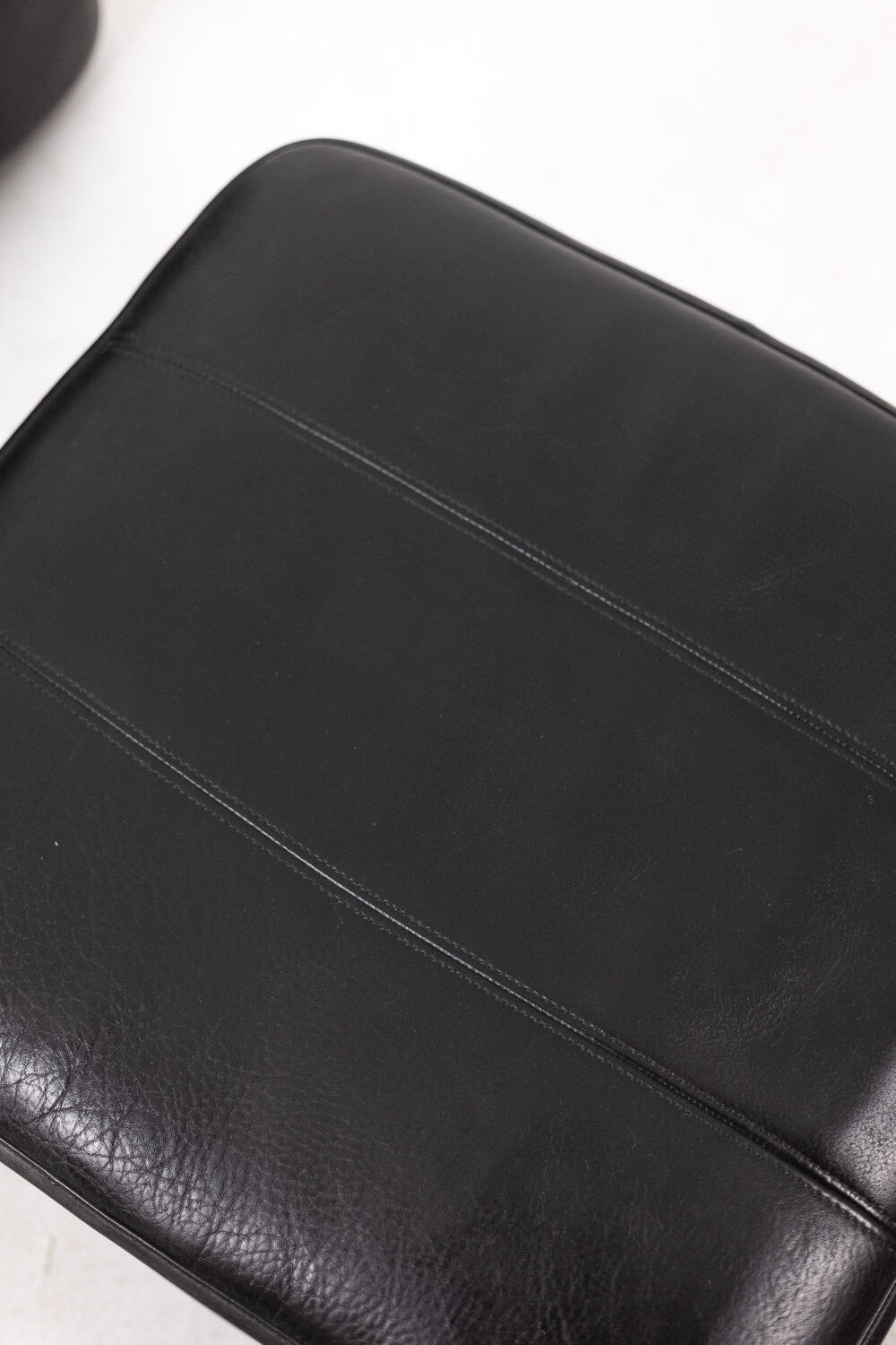 De Sede Black Leather Armchair and Ottoman - Ottoman Detail - Styylish