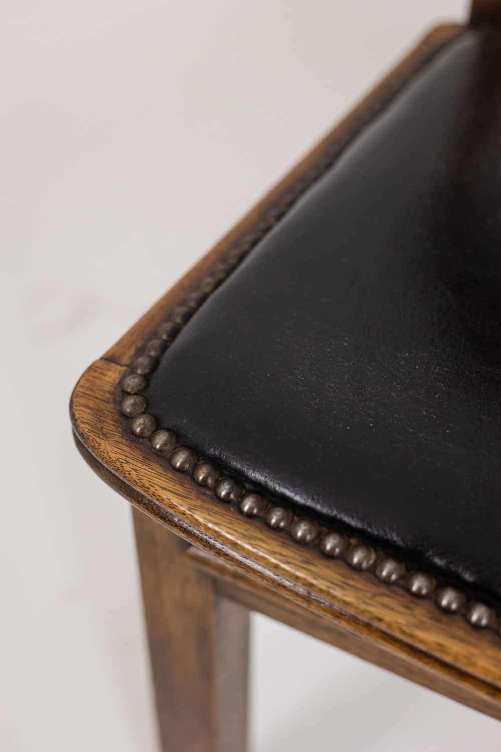 Étienne Kohlmann Modernist Oak Chairs - Seat Edge Detail - Styylish
