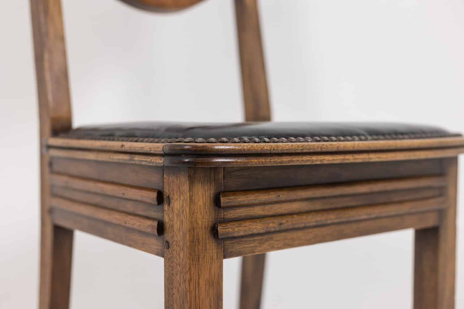 Étienne Kohlmann Modernist Oak Chairs - Seat Side Detail - Styylish