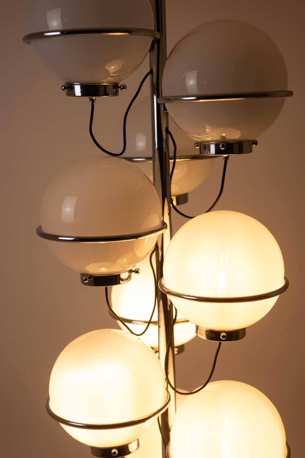 Gino Sarfatti Space-Age Floor Lamp for Arteluce - Half-Illumined Detail - Styylish