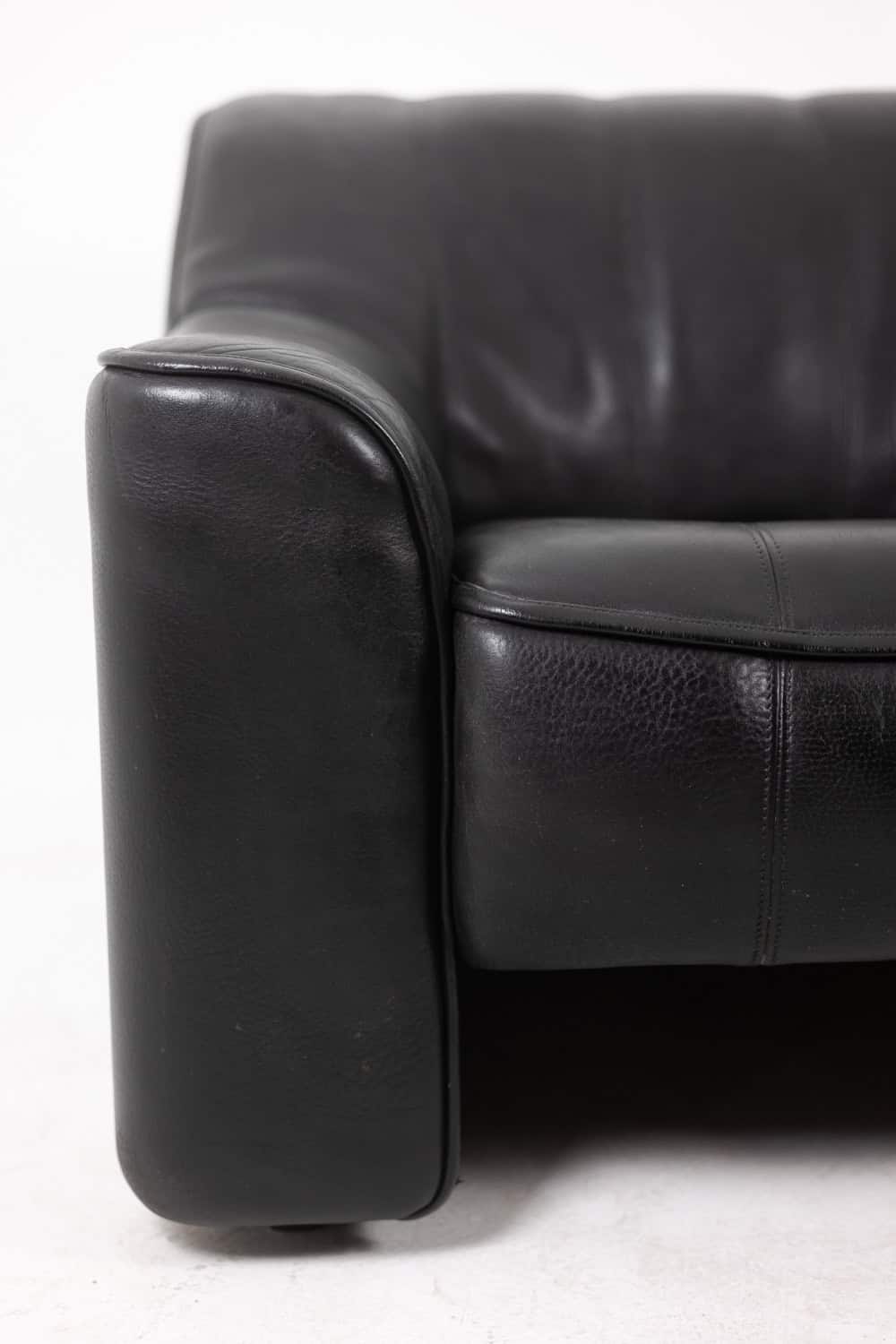 De Sede Black Leather Armchair and Ottoman - Armrest Detail - Styylish