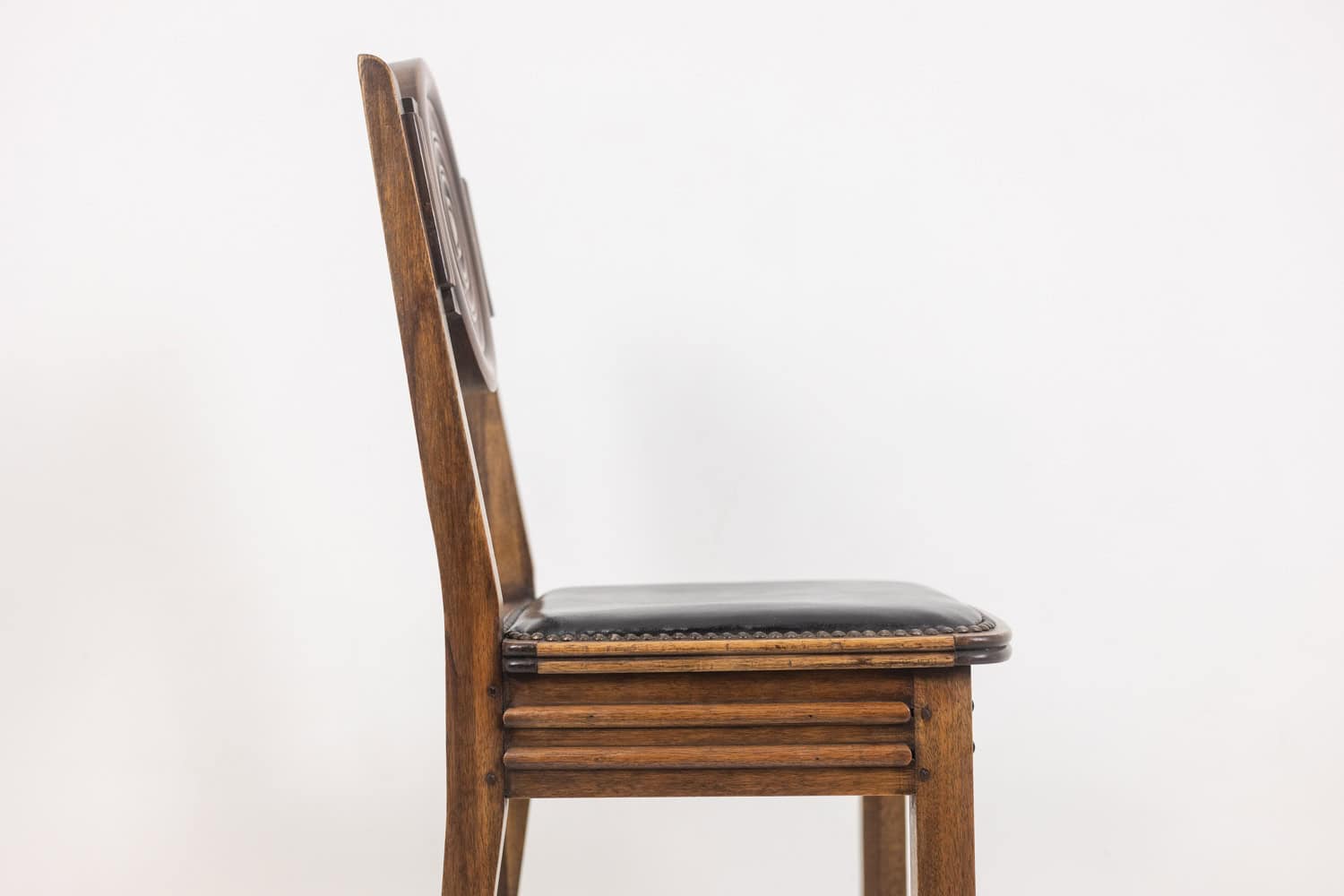 Étienne Kohlmann Modernist Oak Chairs - Side Detail - Styylish