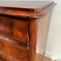 French Empire Commode in Flamed Mahogany - Corner Detail - Styylish