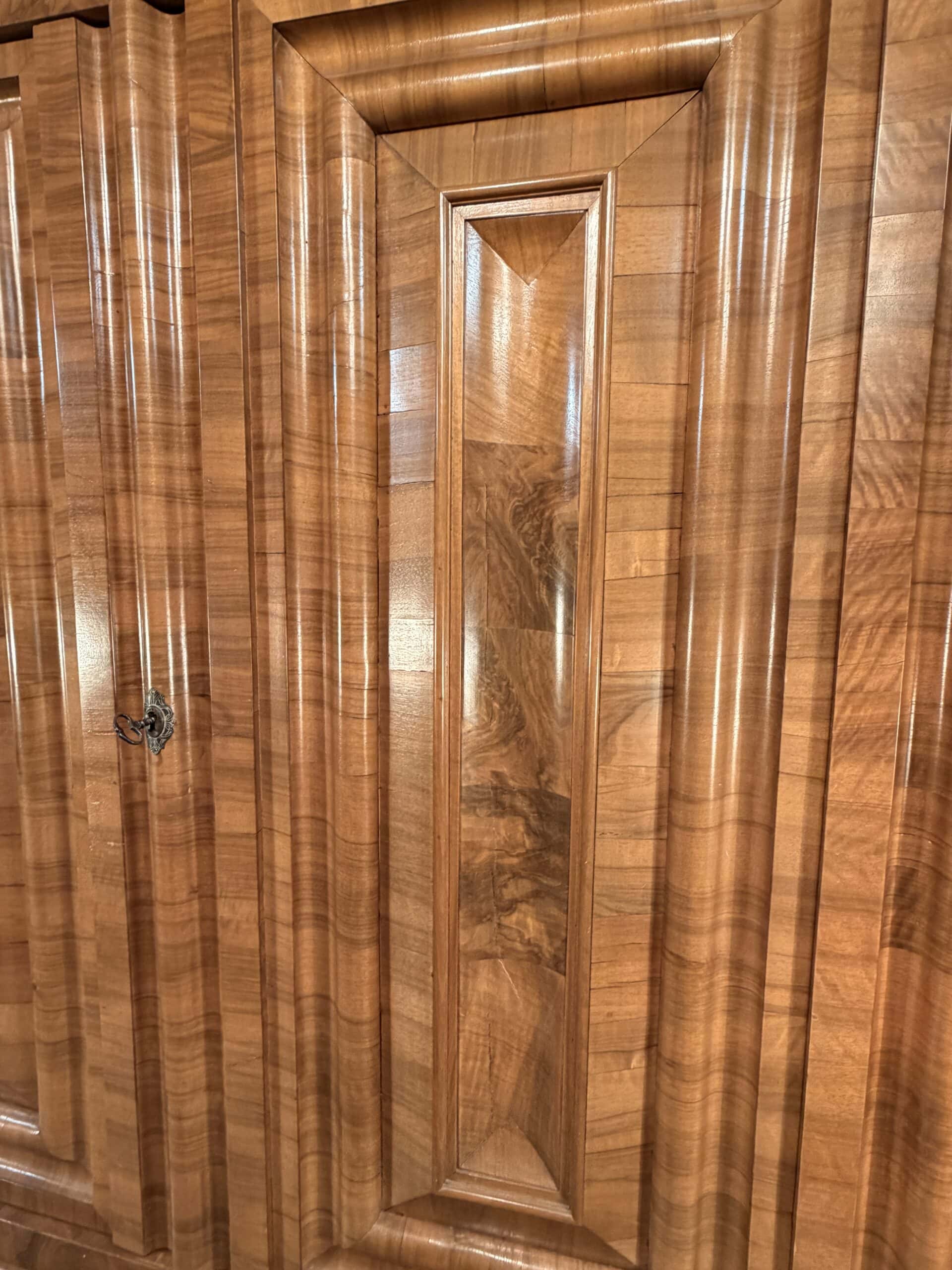 Baroque Armoire Wellenschrank- veneer details on the right door- Styylish