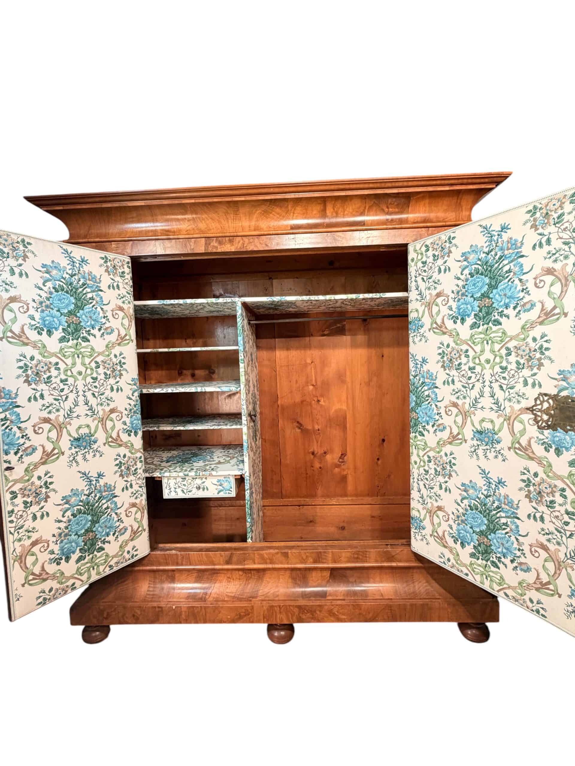 Baroque Armoire Wellenschrank- interior view- Styylish