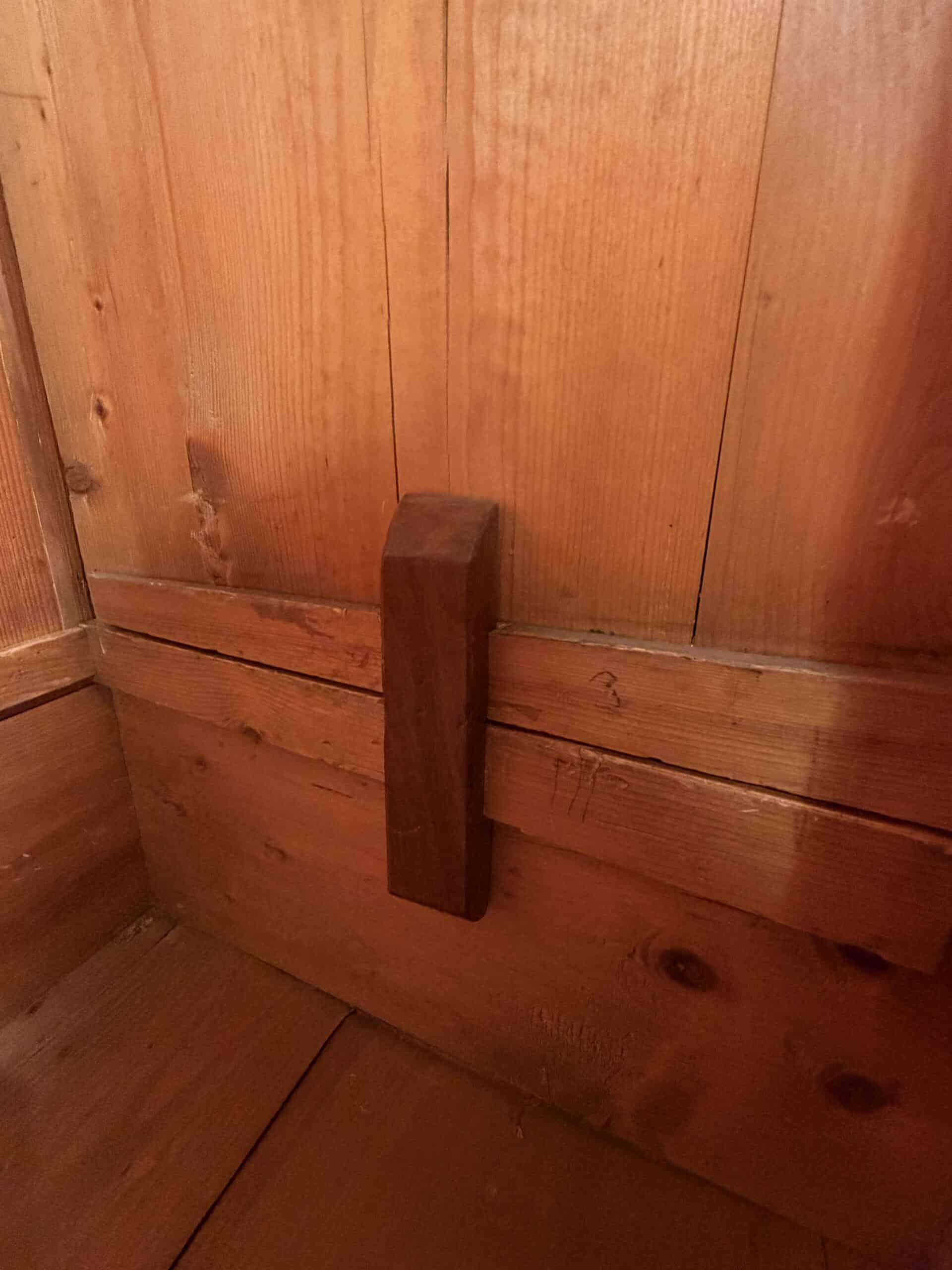 Baroque Armoire Wellenschrank- details inside - Styylish