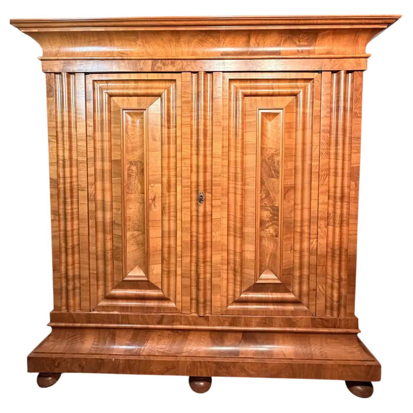 Baroque Armoire Wellenschrank- walnut veneer- Styylish