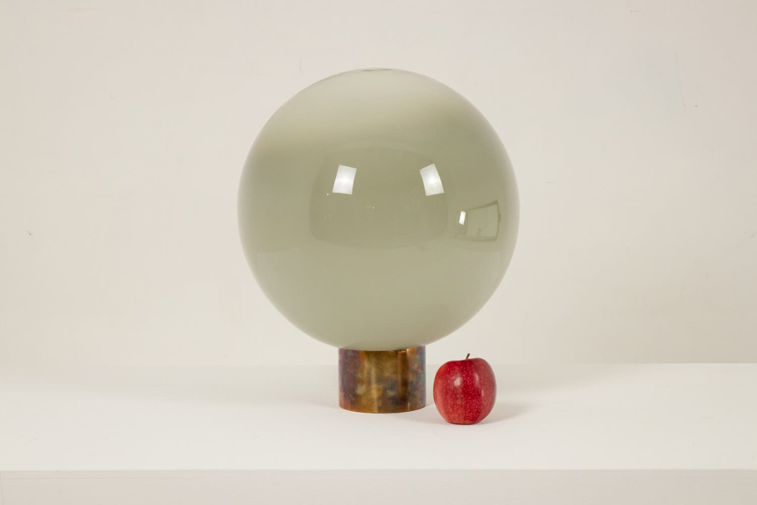 Globe lamp in opalescent glass and patinated bronze. Contemporary. - Image 2