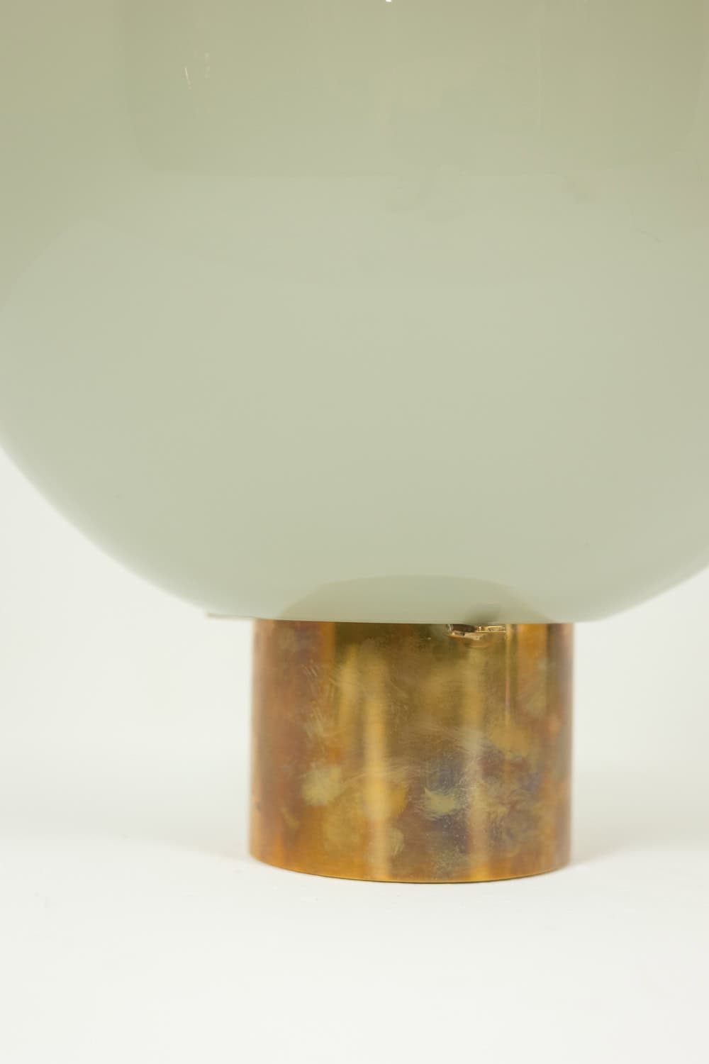 Globe lamp in opalescent glass and patinated bronze. Contemporary. - Image 3