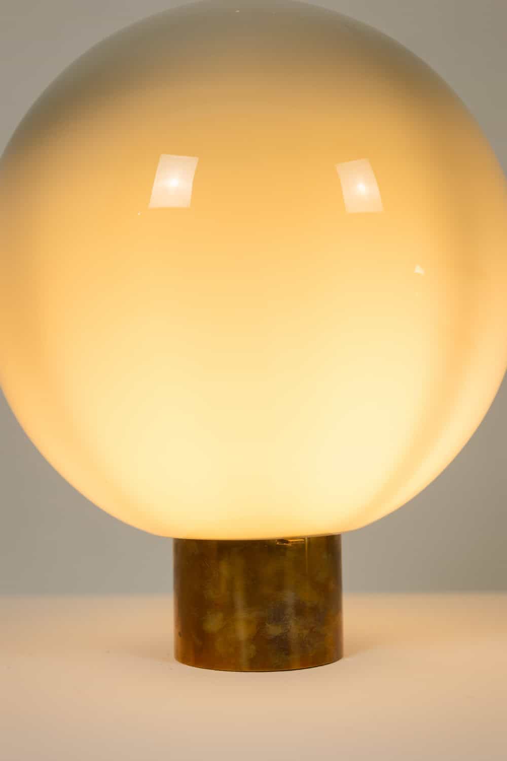 Globe lamp in opalescent glass and patinated bronze. Contemporary. - Image 5